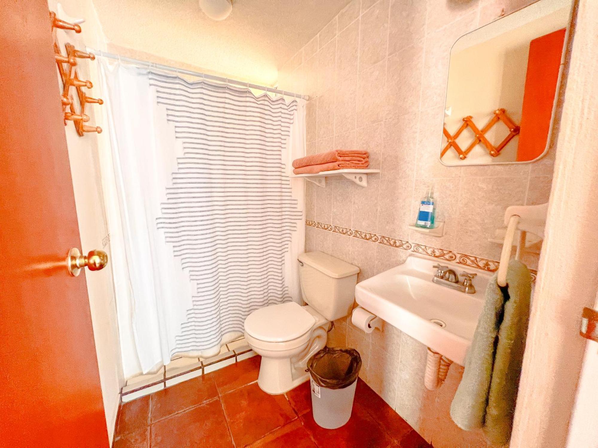 Colorful Family Condo With Terrace And Free Parking グアナファト エクステリア 写真